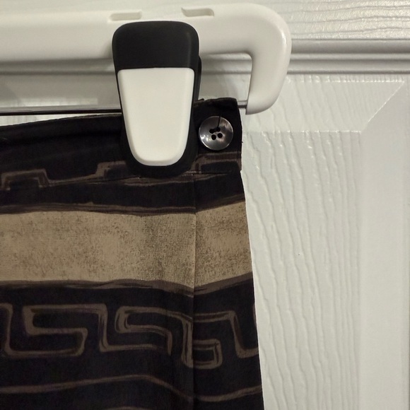 Jones New York 100% Silk Wrap Skirt 6 Brown Black Tribal Print Straight Knee - Picture 3 of 6